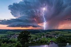 Blitz und Donner nach Fahrplan