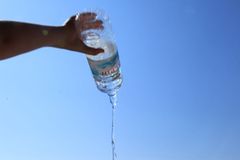 Sonniger Sommertag mit gro&szlig;er Hitze im Westen